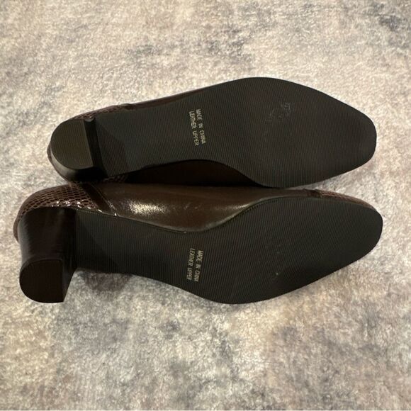 NEW Mark Lemp Classics Brown Leather Pumps/Heels 9.5M Women’s - Picture 13 of 13